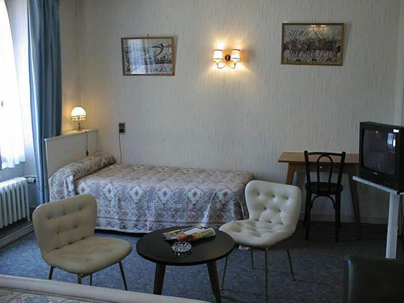 Hotel De Paris Poligny  Esterno foto